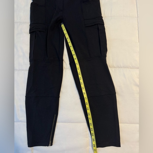 Lululemon Om & Roam Untight Tight
Black luon loose fit cargo pocket pants - Picture 13 of 16